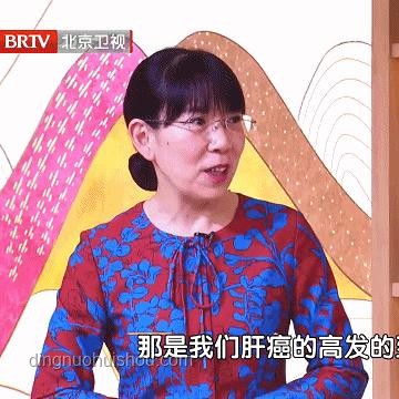女子劈开旧菜板满是黄曲霉素：清理与预防方案