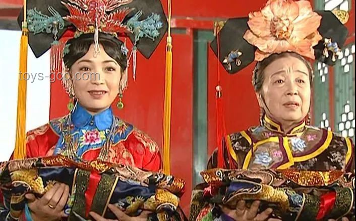 为何童年视角转变：从厌恶容嬷嬷到共情理解
