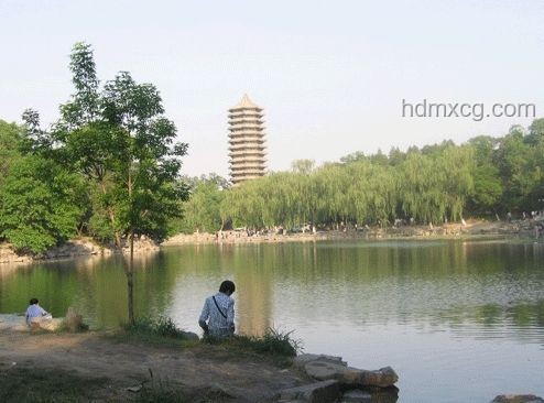 北大未名湖湖水售卖风波：校园资源商业化反思